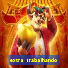 extra trabalhando em casa